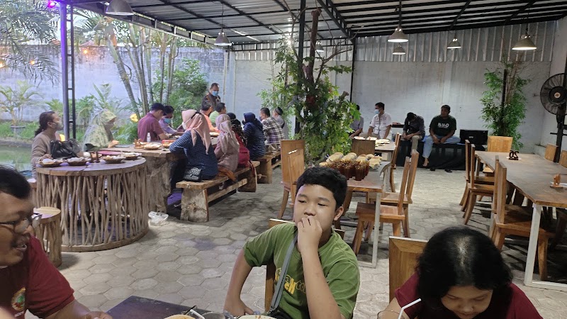 cafe-di-bantul-white-rose-bakery-cafe