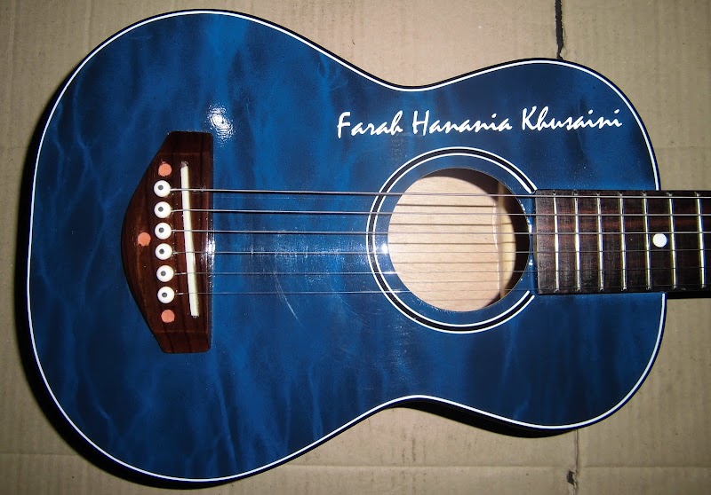 toko-alat-musik-di-solo-pak-dardi--pengrajin-gitar-