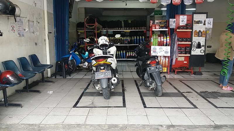 toko-ban-motor-di-jakarta-timur-planet-ban-raya-condet-cililitan