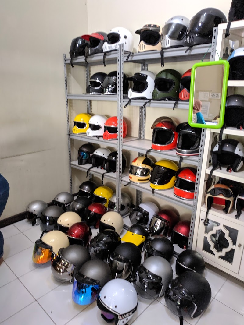 Toko Helm di Tangerang Selatan-Catty Helmet